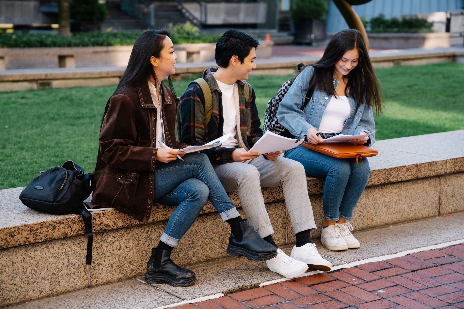 University of Melbourne Deep Analysis: From Academic Reputation to Career Returns, Is It Worth It for Chinese Students? - campus view